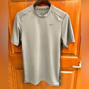 Nike Men's Short Sleeve Gray Tee